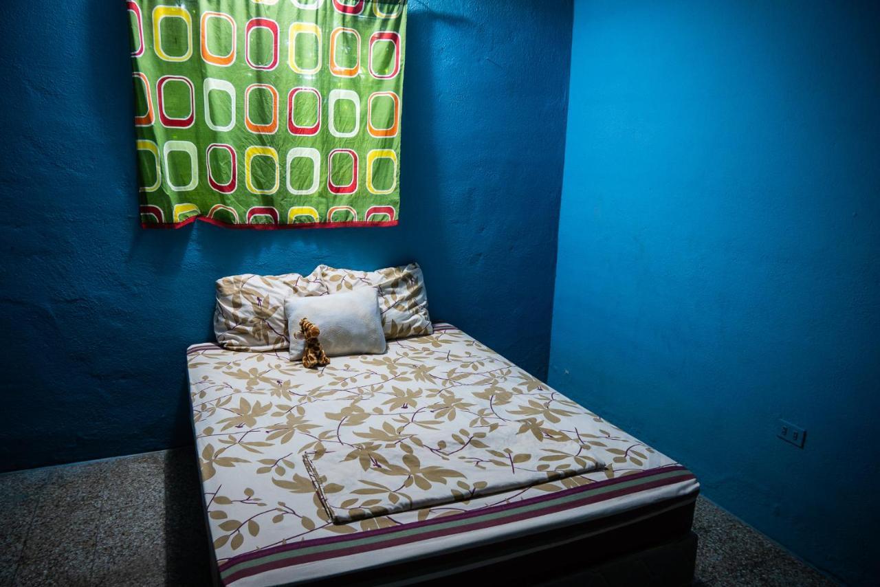Ciao Cacao Hostel & Vegan Cafe Флорес Экстерьер фото