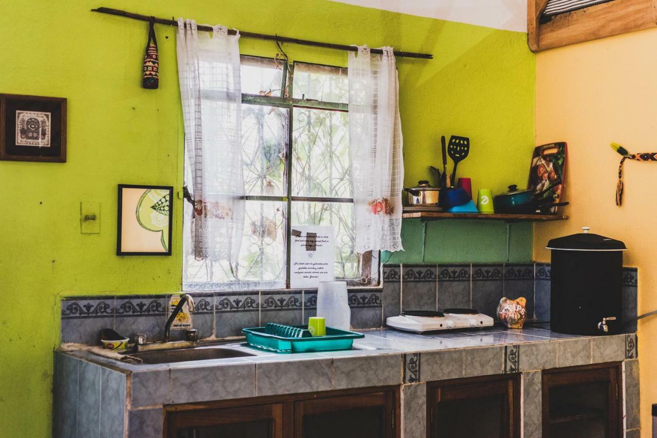 Ciao Cacao Hostel & Vegan Cafe Флорес Экстерьер фото