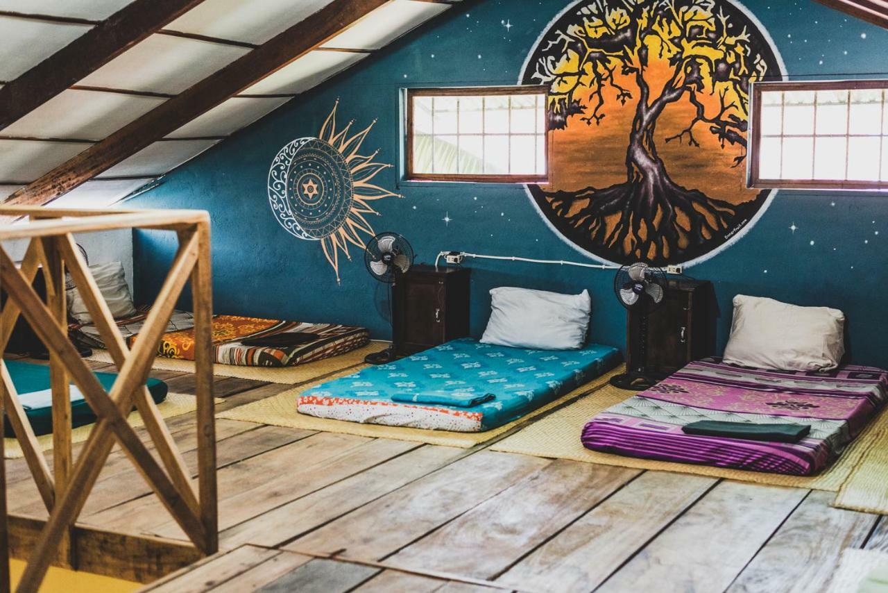 Ciao Cacao Hostel & Vegan Cafe Флорес Экстерьер фото