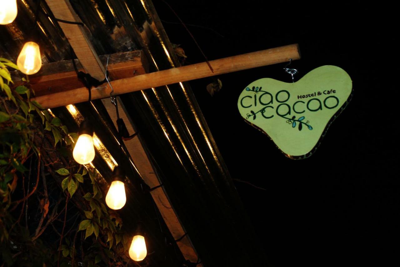 Ciao Cacao Hostel & Vegan Cafe Флорес Экстерьер фото