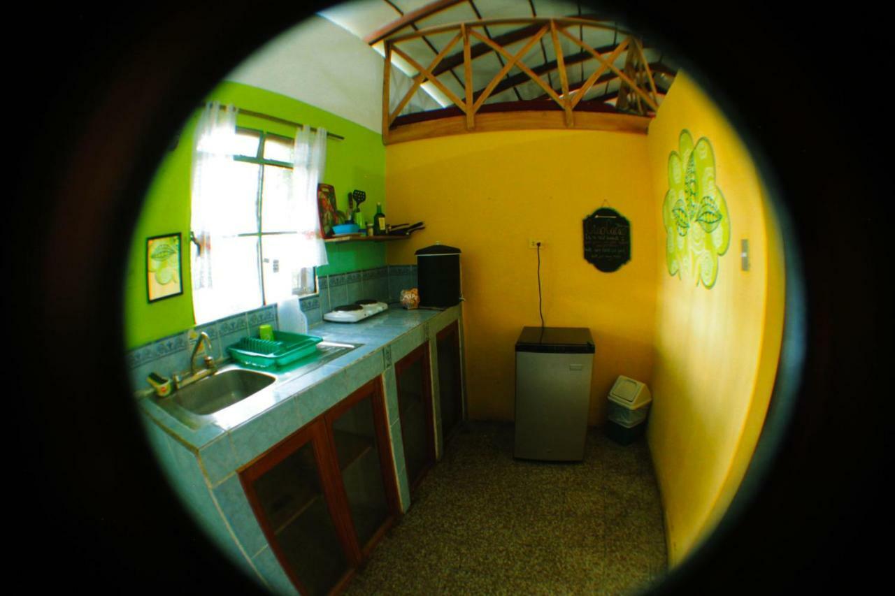 Ciao Cacao Hostel & Vegan Cafe Флорес Экстерьер фото