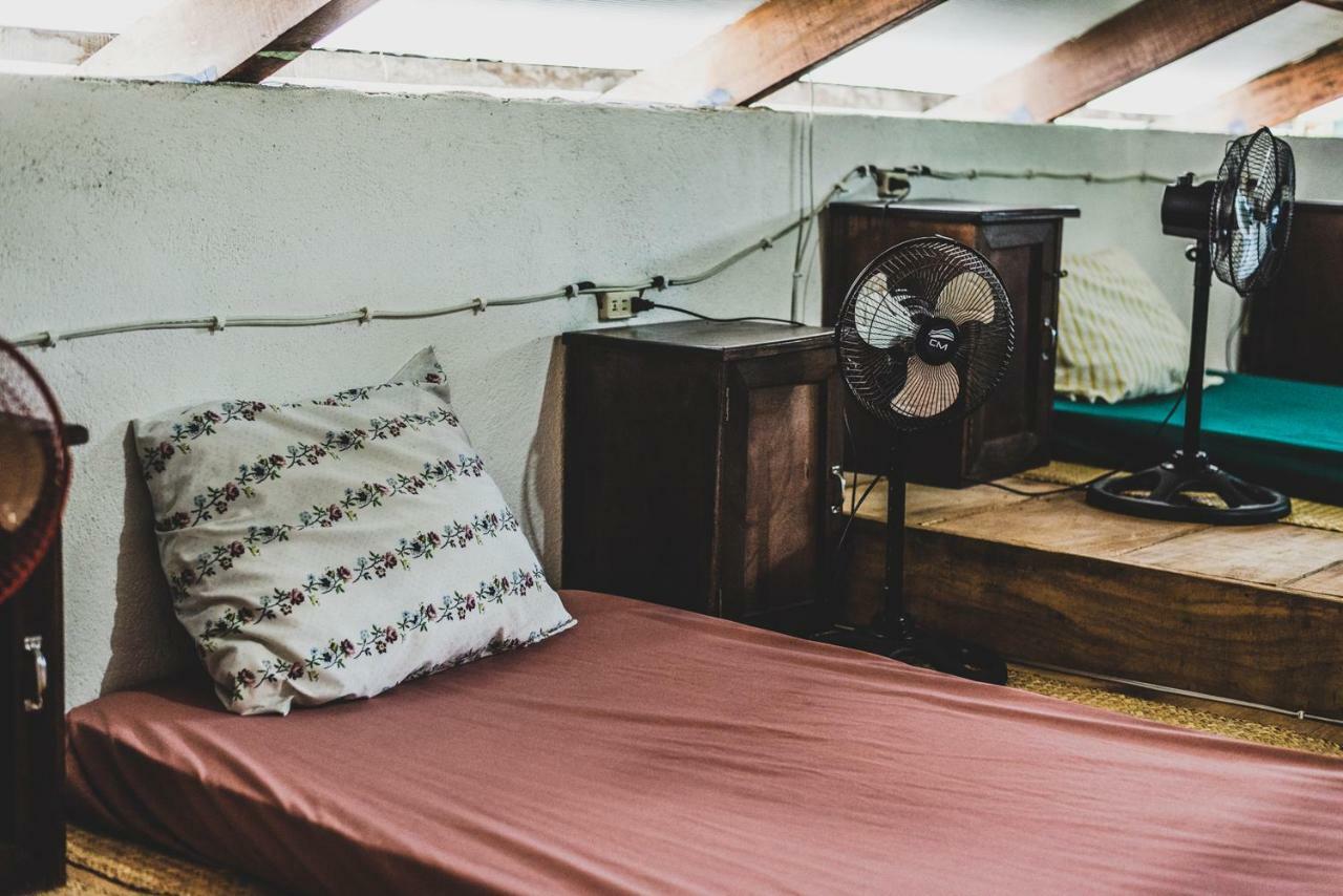 Ciao Cacao Hostel & Vegan Cafe Флорес Экстерьер фото